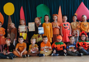 Grupa IV w strojach jesiennych