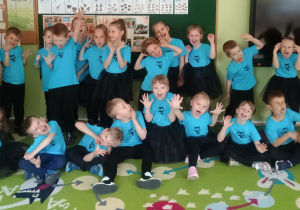 Dzieci z grupy Kotki przed piknikiem